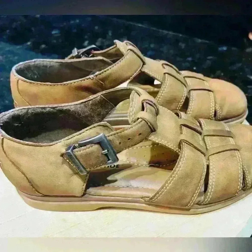 Earth shoes “Heather” VINTAGE!  Size: 7, leather with rubber soles.  Great shoes
